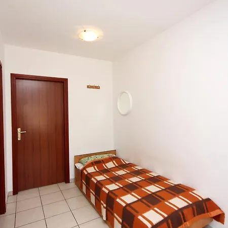 Jezera 5107b * Tisno