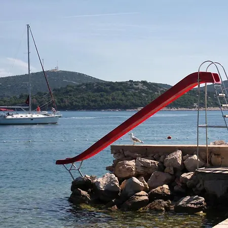 Jezera 5107b Tisno